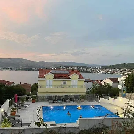 Apartament In Okrug Gornji 33036 *