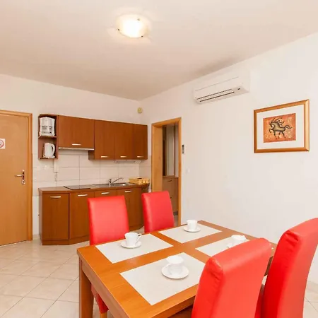 In Okrug Gornji 33036 Apartament