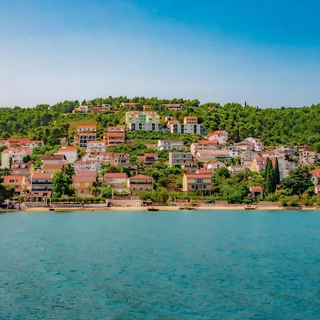 Apartmán In Okrug Gornji 33036
